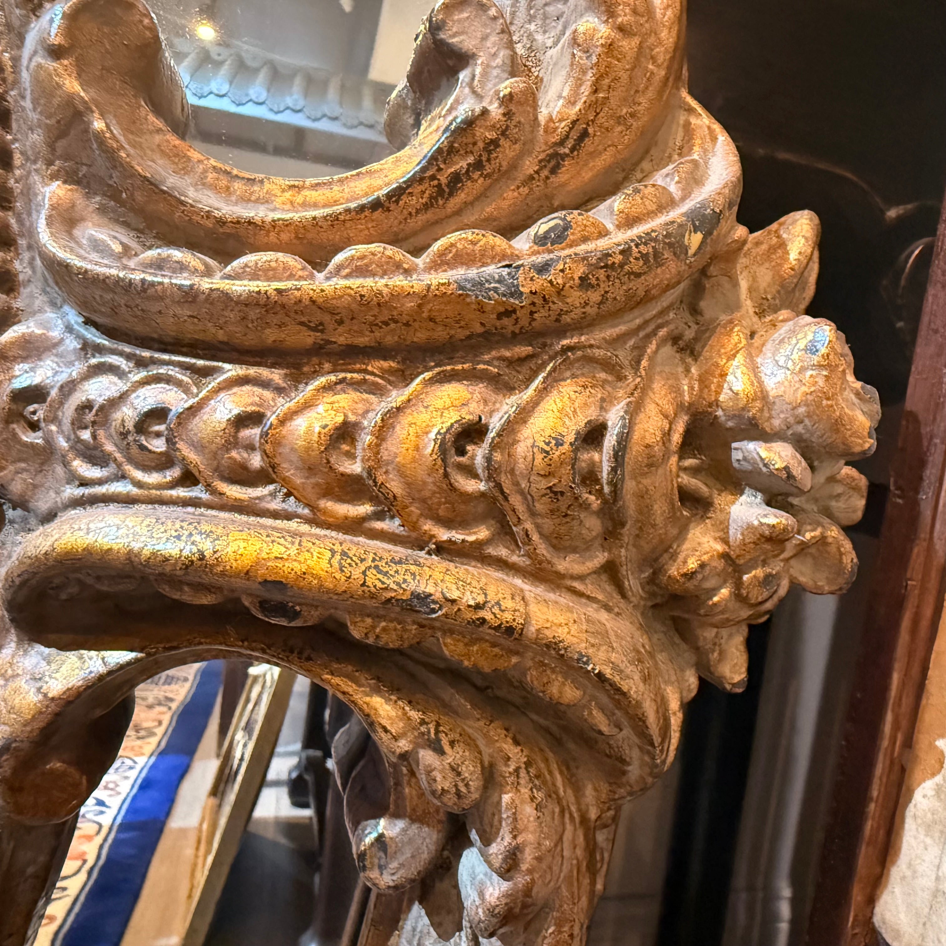Vintage Ornately Carved Giltwood Oval Mirror