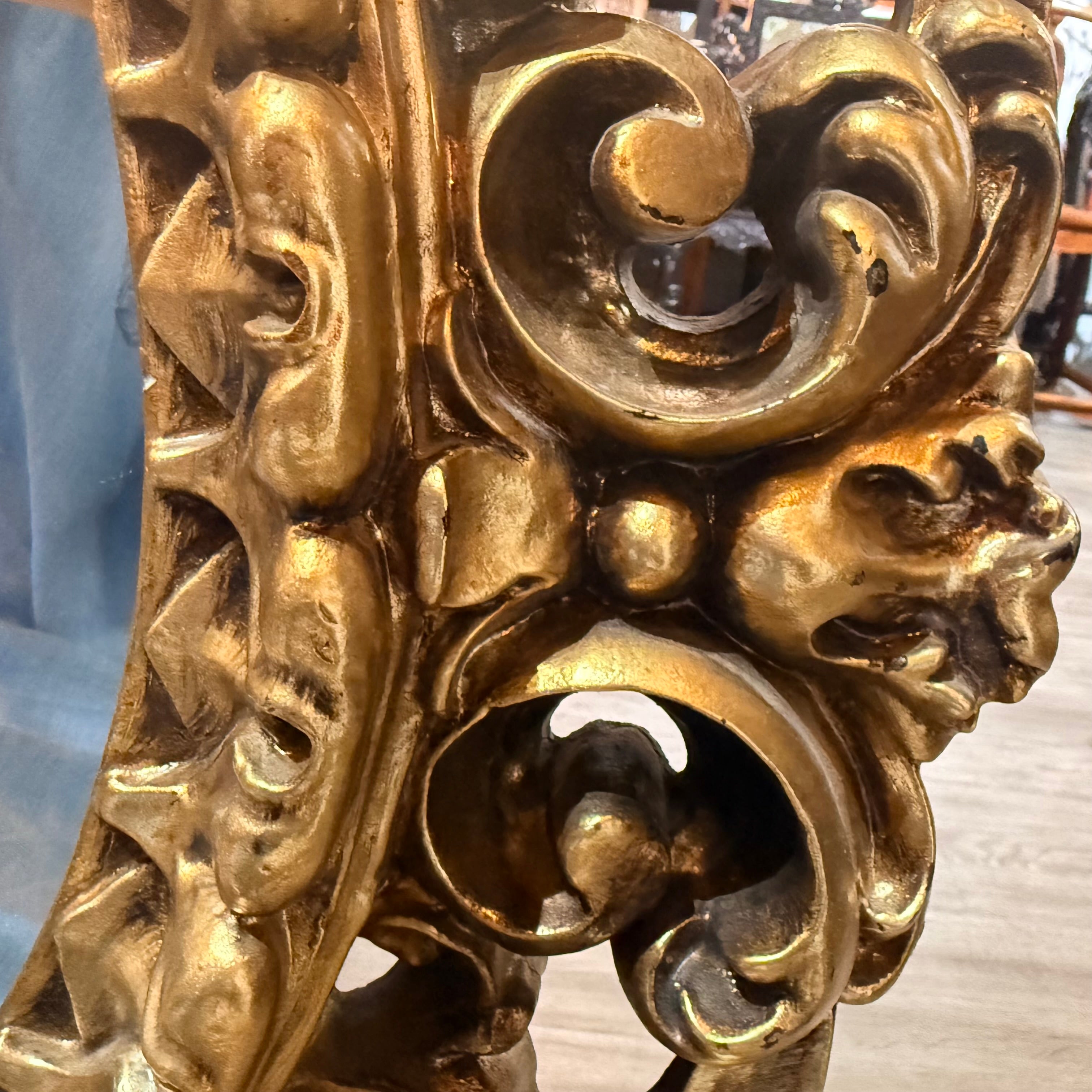 Ornate Giltwood Oval Mirror with Carved Scrollwork